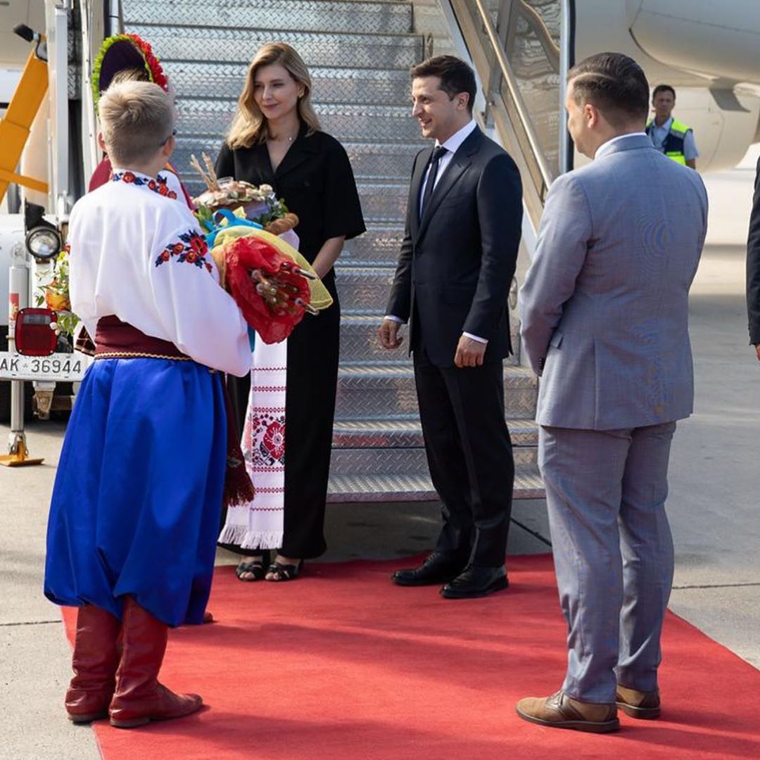 Олена Зеленська поїхала з чоловіком до Канади: фанати знайшли в її образі ваду