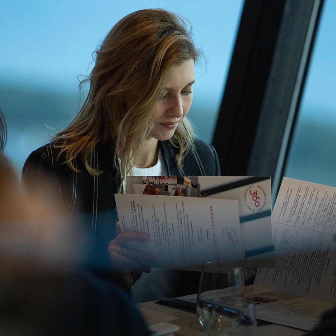 Олена Зеленська поїхала з чоловіком до Канади: фанати знайшли в її образі ваду