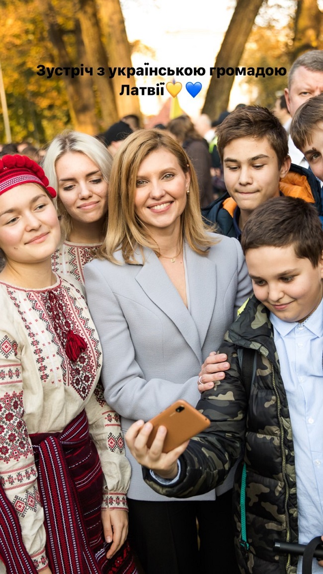 Как всегда безупречна: Елена Зеленская покорила Ригу элегантным нарядом