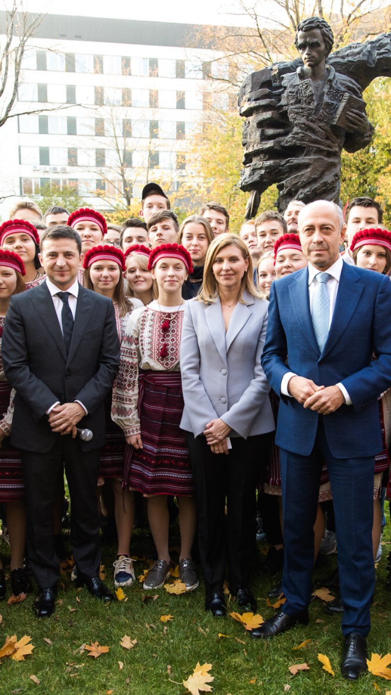 Как всегда безупречна: Елена Зеленская покорила Ригу элегантным нарядом