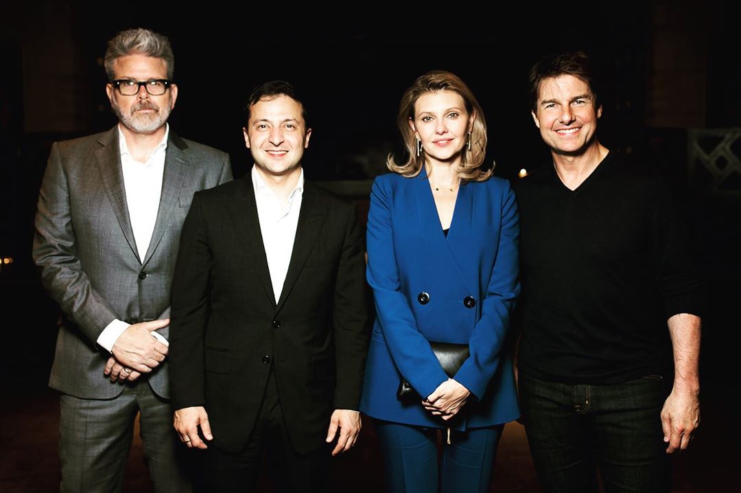 Синий ей к лицу: Елена Зеленская восхитила новым ярким образом и необычной укладкой