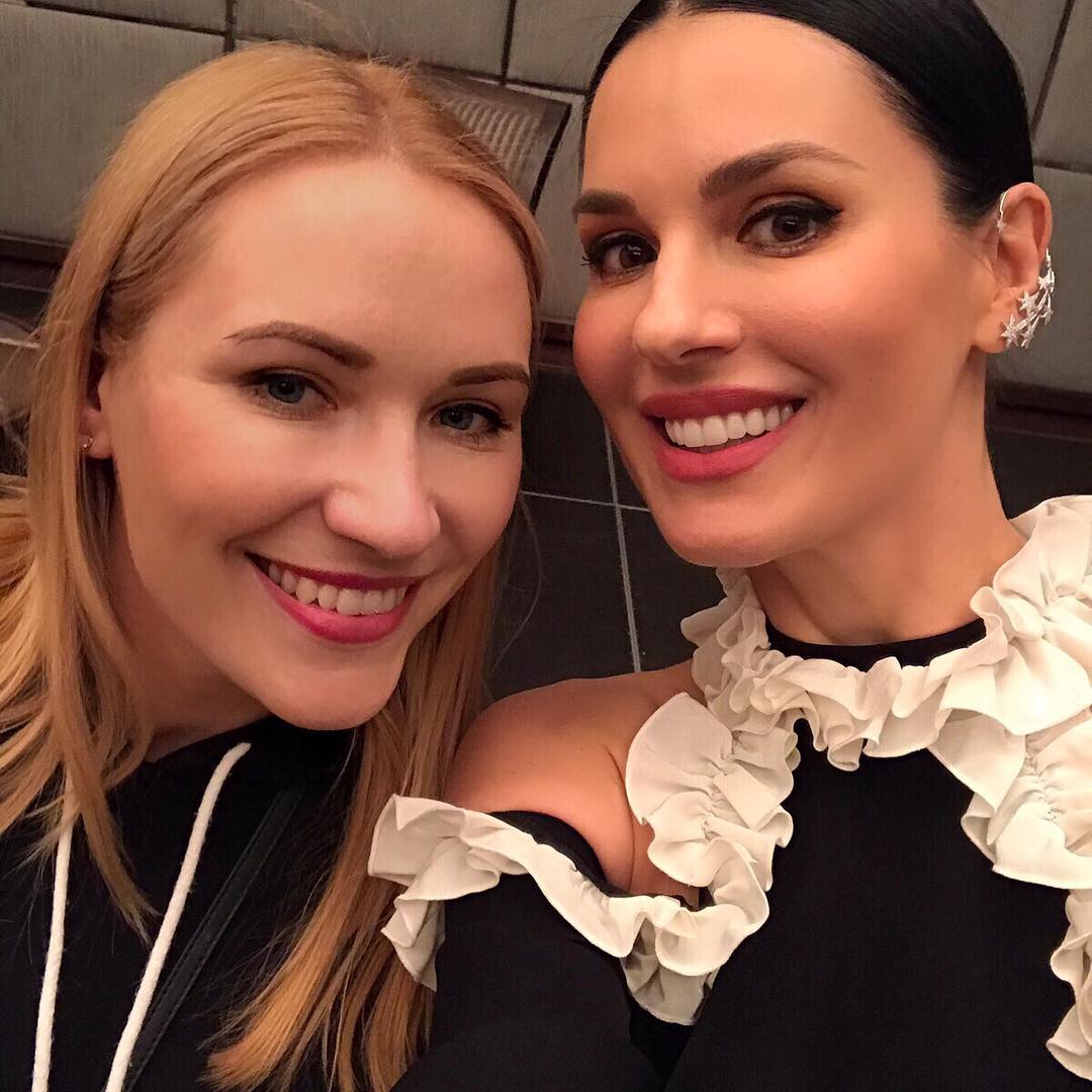 Чудо, как хороша: Маша Ефросинина восхитила кружевным нарядом (видео)