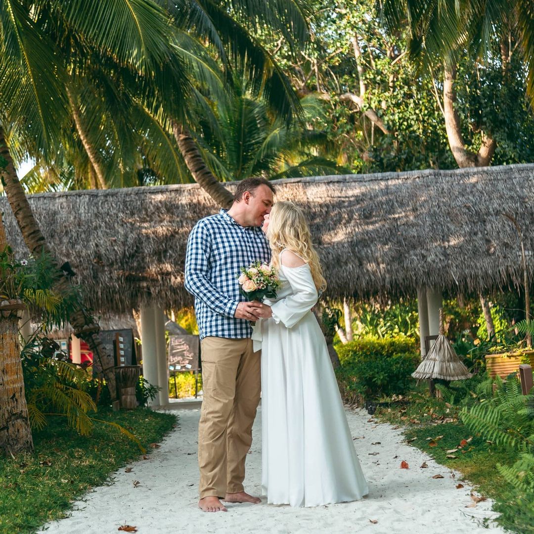 Українська співачка поділилася особистими фото зі святкування весілля на Мальдівах