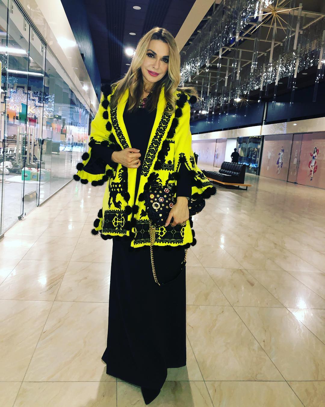 Ольга Сумская восхитила ярким нарядом от украинского дизайнера