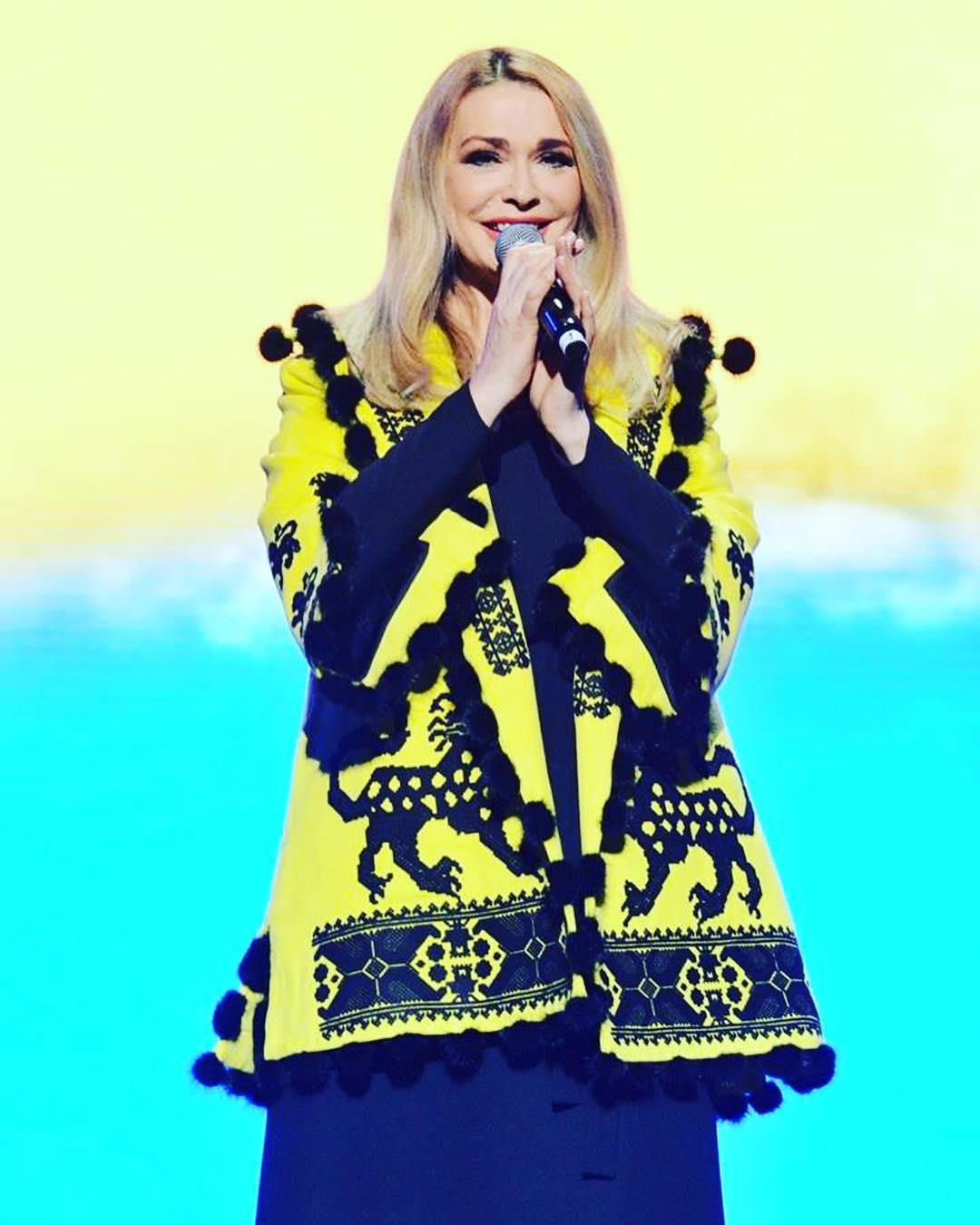 Ольга Сумская восхитила ярким нарядом от украинского дизайнера