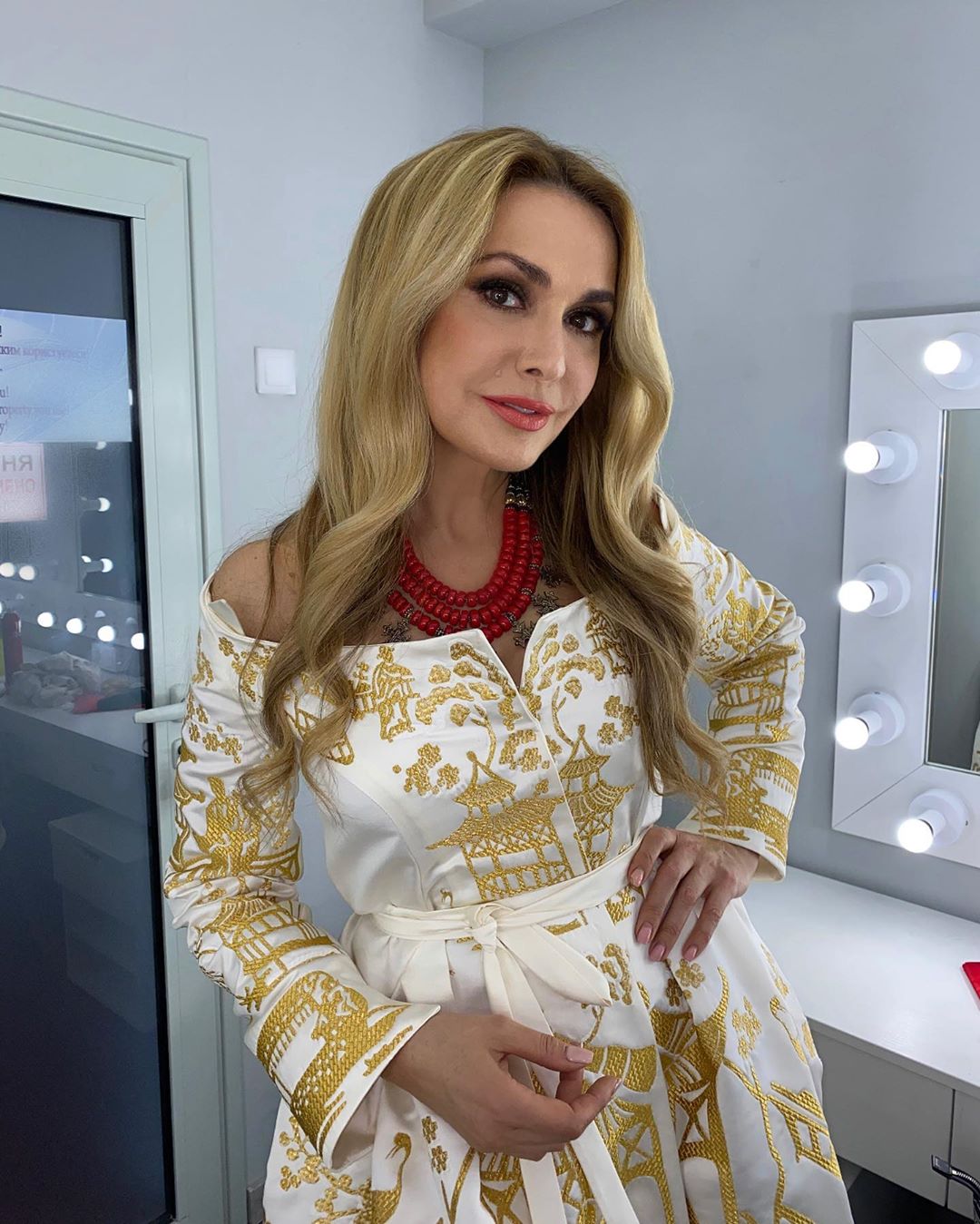 Краса України: Ольга Сумська захопила появою в розкішному платті-вишиванці