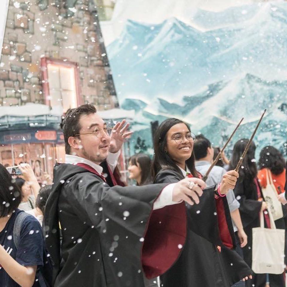 Аэропорт в Сингапуре украсили к Рождеству в стиле Гарри Поттера