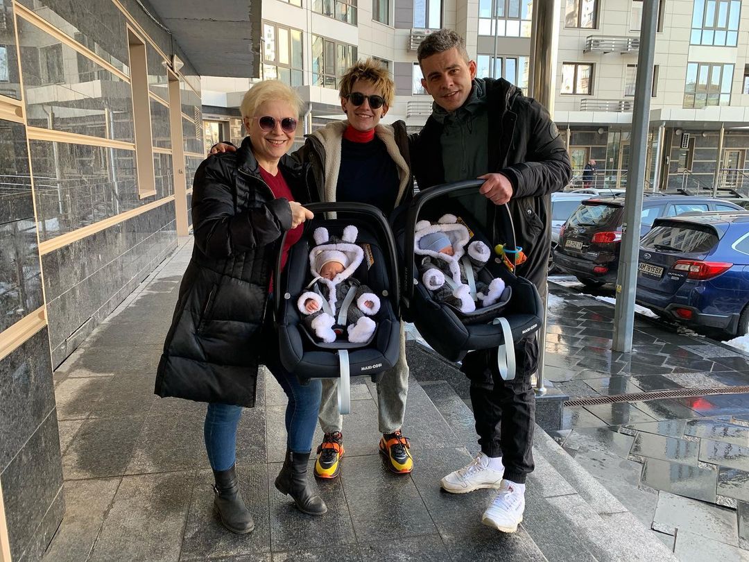 Домовтеся з чоловіком на березі, хто за що відповідає: топ зіркових правил щасливого материнства