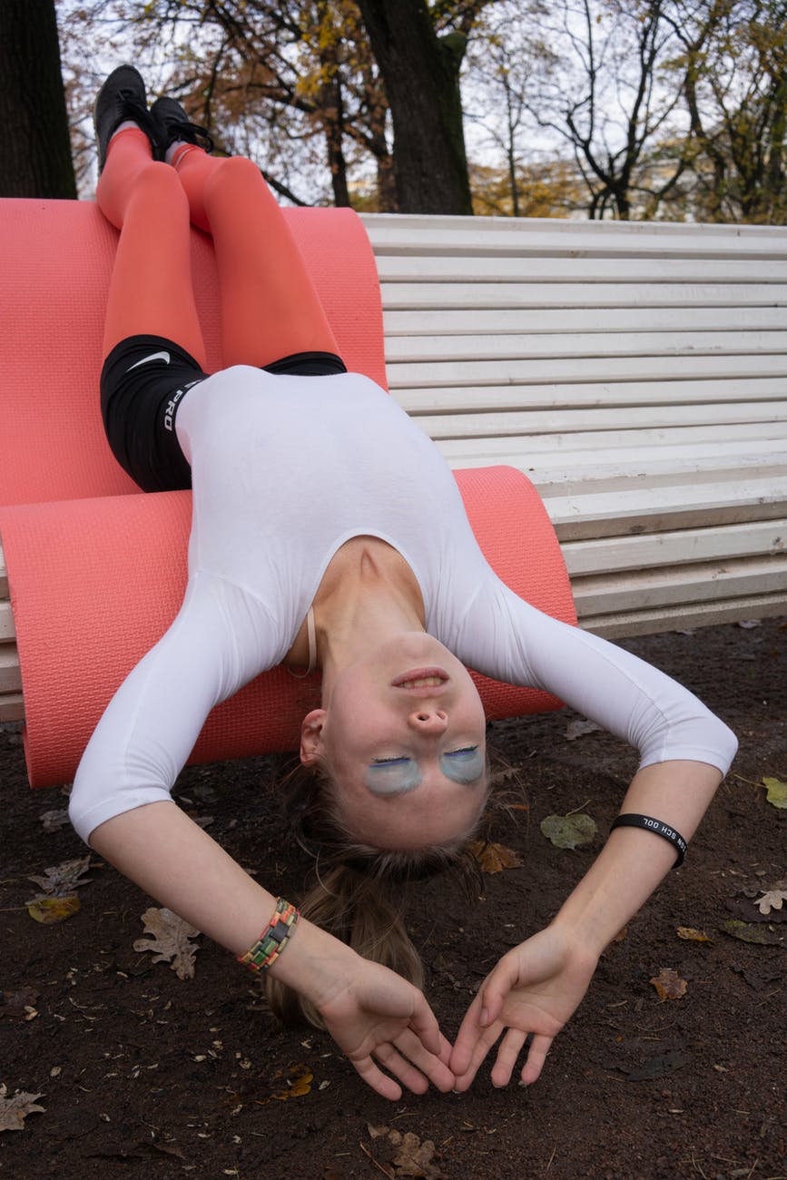 Топ-10 вправ на свята для стрункості і краси