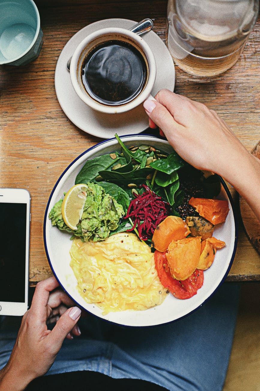 Завтрак на все случаи жизни: диетолог поделилась тонкостями первого приема пищи
