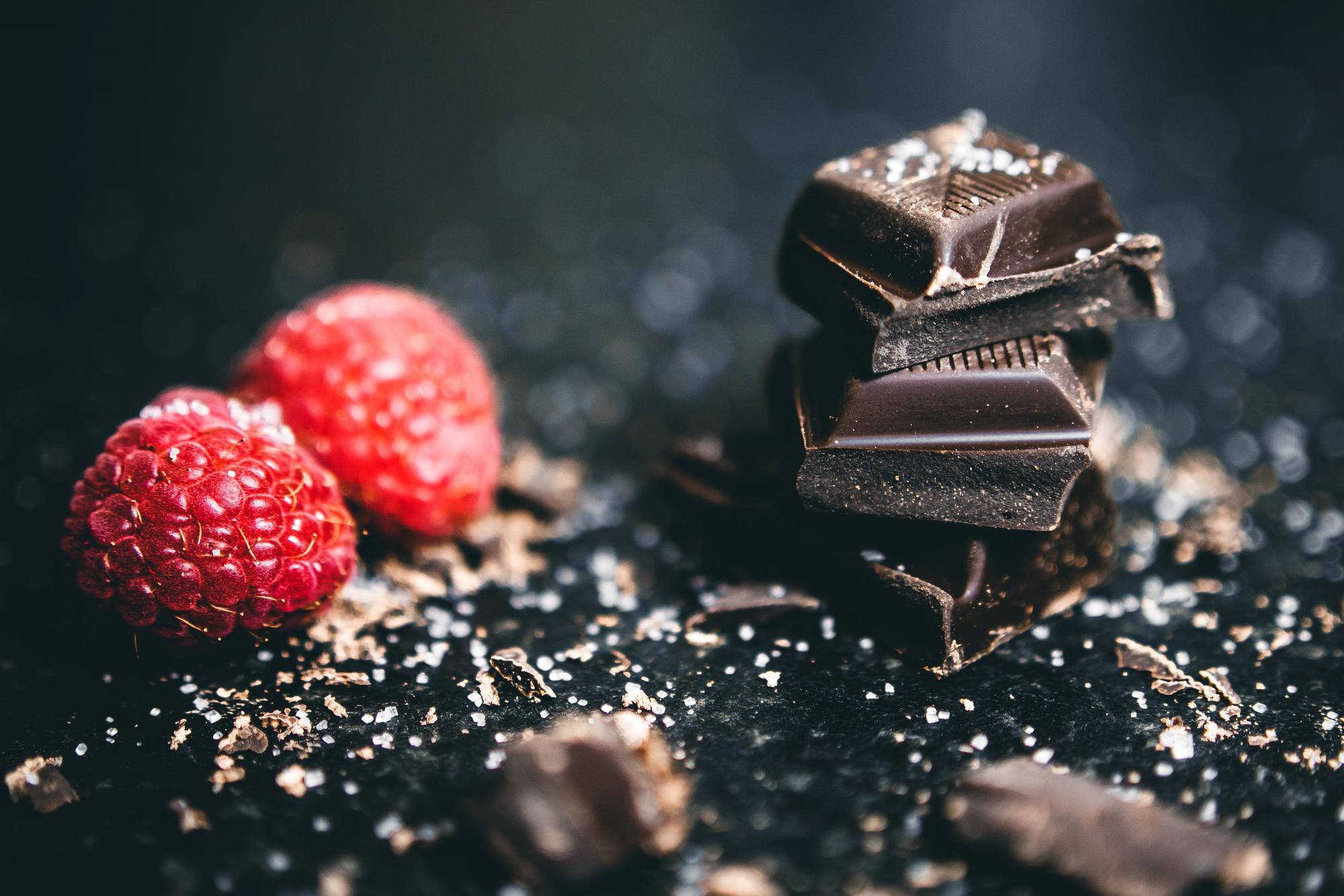 Топ-5 причин, чому варто їсти шоколад: дієтолог дала докладне пояснення