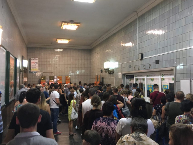 В киевском метро образовались очереди