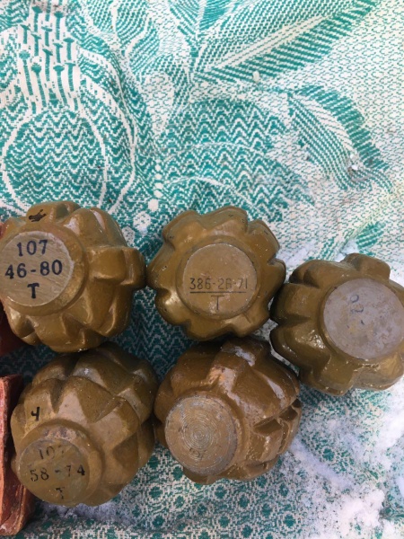 У Донецькій області виявили велику схованку зі зброєю та боєприпасами