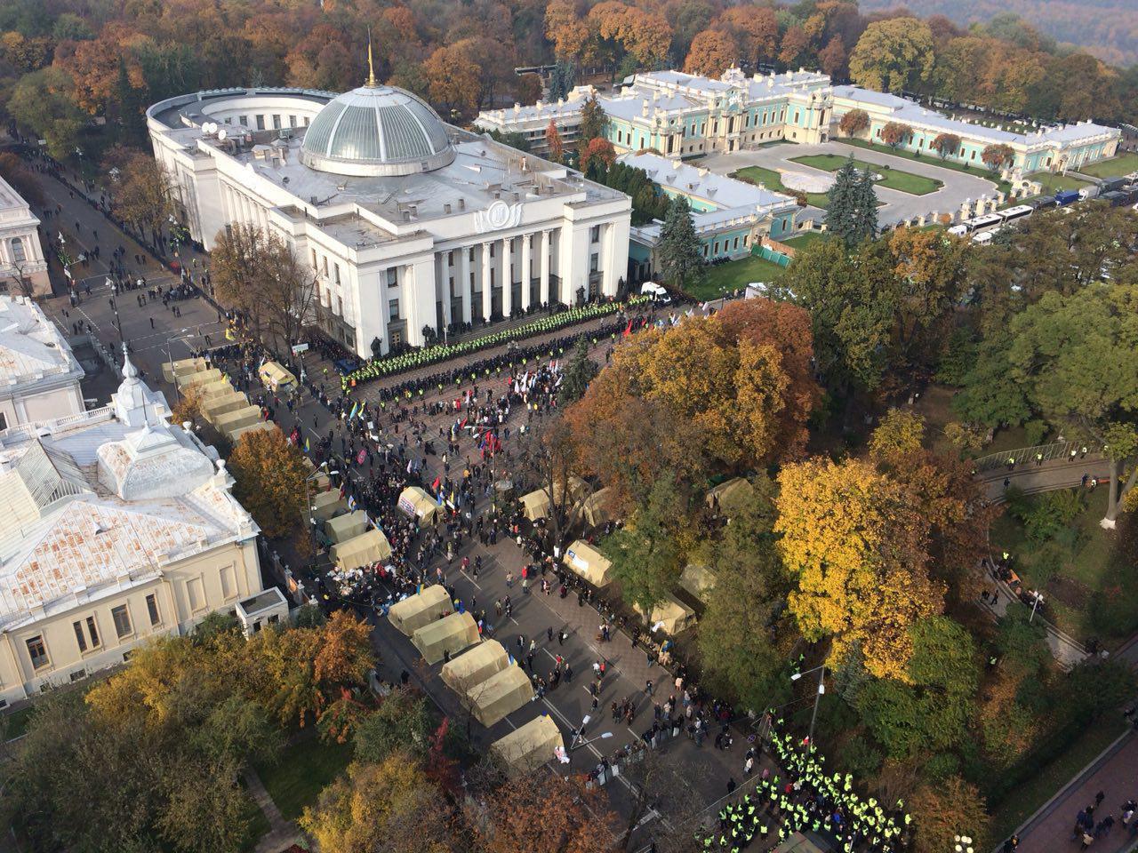 Митинг под Радой: первая половина дня прошла спокойно