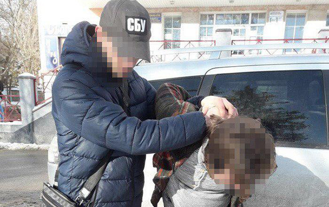 В Киевской области чиновников одного из горсоветов разоблачили на взятке