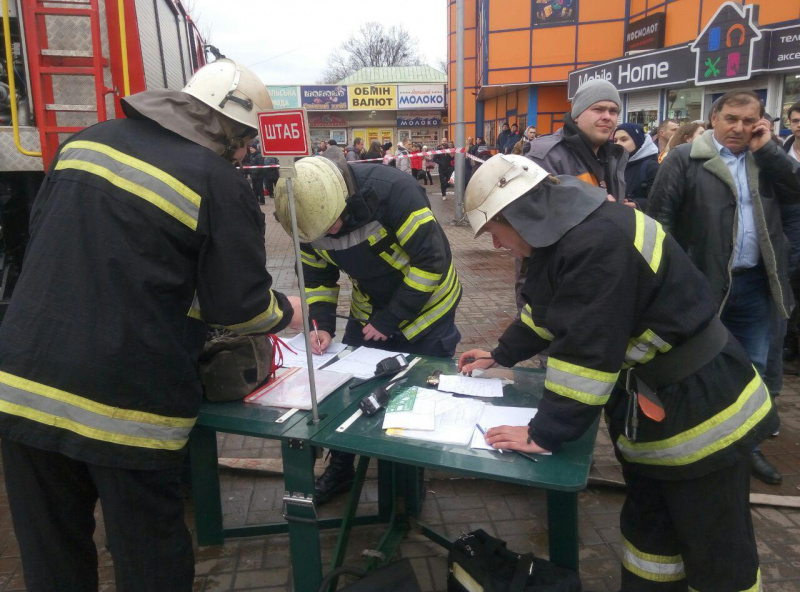 Пожежу на &quot;Лівобережній&quot; ліквідовано, входи на станцію відкрито