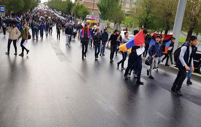 В Ереване во время протестов полиция задержала 183 человека