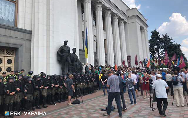 На митинге ветеранов и шахтеров под Радой начались столкновения