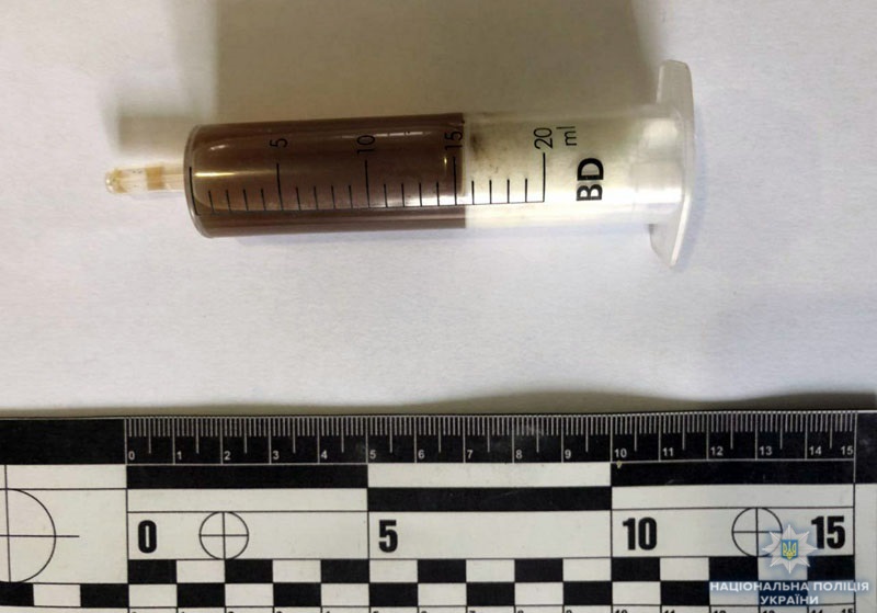 В Бахмуте сотрудник следственного изолятора сбывал заключенным наркотики