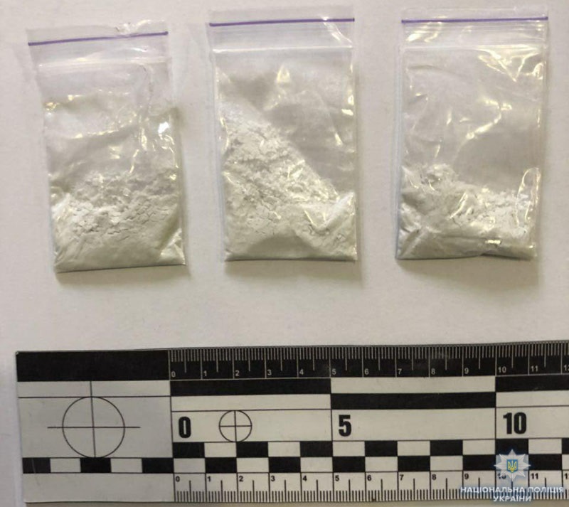 В Бахмуте сотрудник следственного изолятора сбывал заключенным наркотики