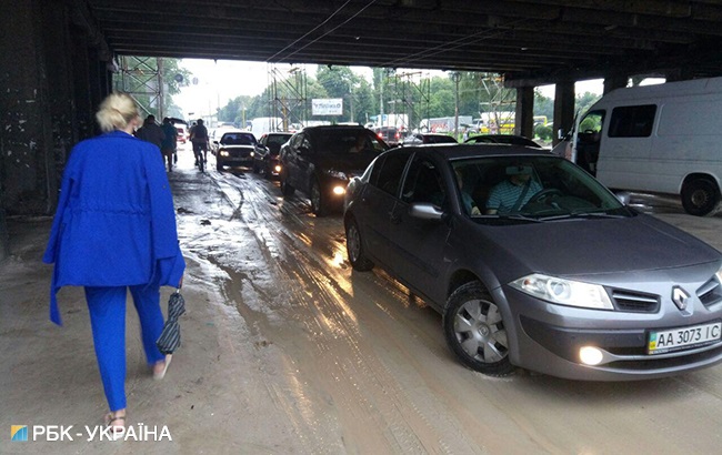 У Подільському районі Києва обвалився шляхопровід