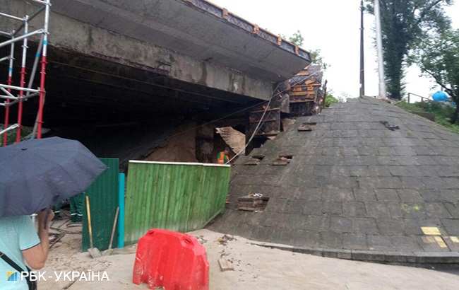У Подільському районі Києва обвалився шляхопровід