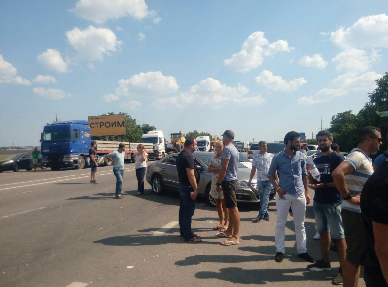 В Одесской области протестующие частично перекрыли трассу