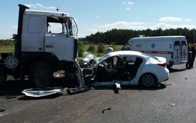 В Херсонской области столкнулись грузовик и автомобиль, погибли двое детей