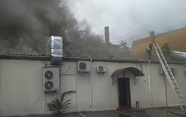 У Києві поблизу метро Лук'янівська горить ресторан &quot;Ланселот&quot;
