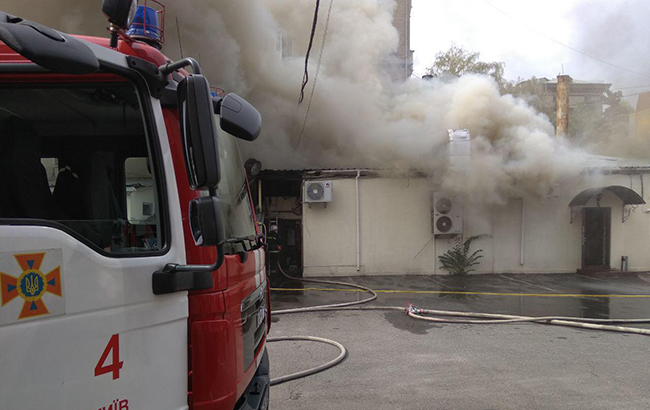 У Києві поблизу метро Лук'янівська горить ресторан &quot;Ланселот&quot;