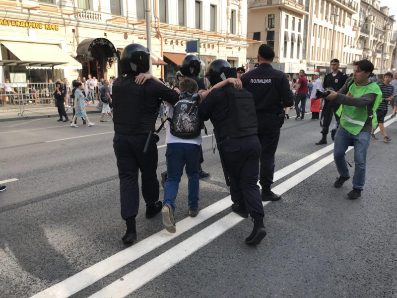 У Росії поліція затримала близько 300 учасників акції проти пенсійної реформи