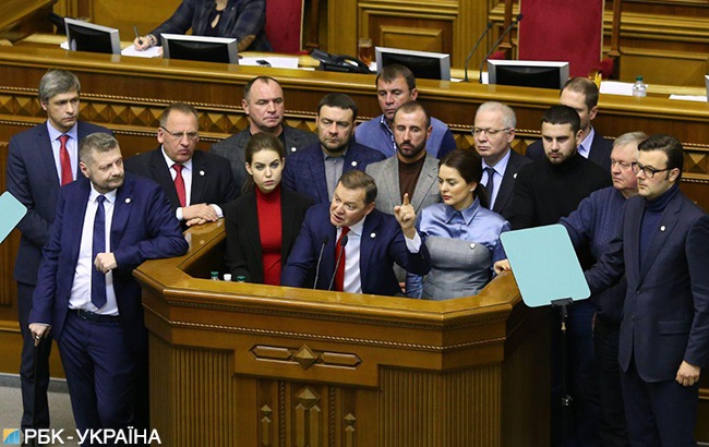 Права и выборы: как Верховная рада вводила военное положение