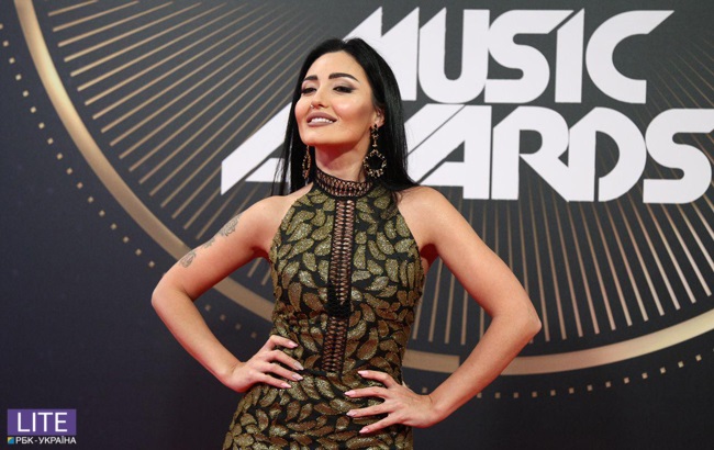 Каменських, Дорофєєва, Джамала: фото з червоної доріжки M1 Music Awards 2018