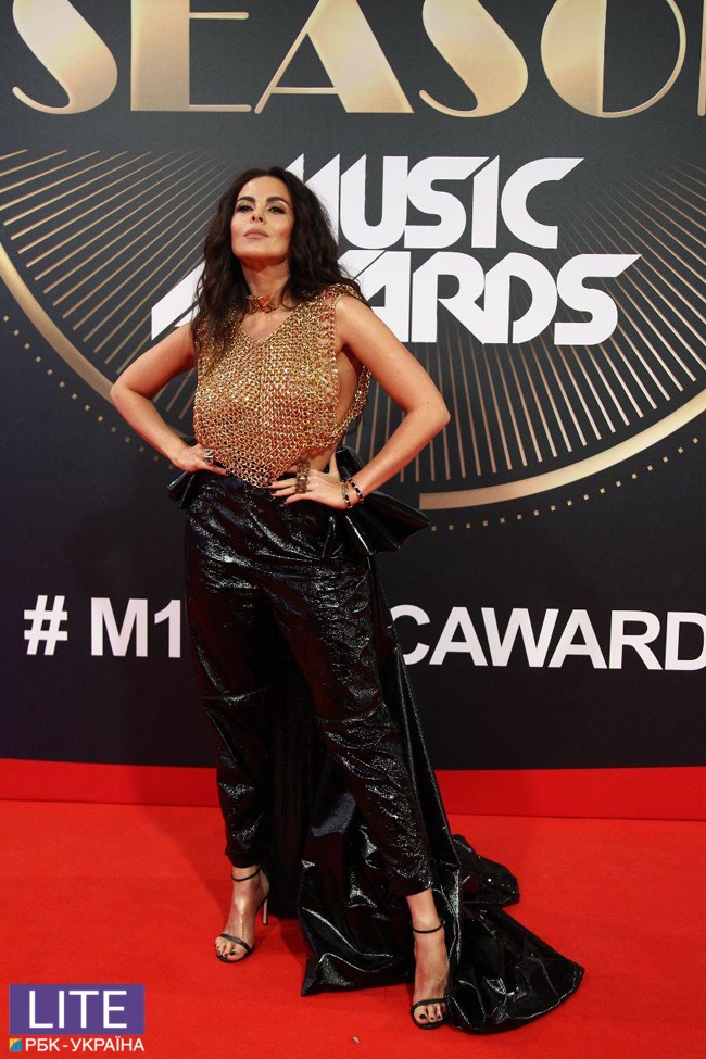 Топ-5 самых ярких нарядов с премии M1 Music Awards 2018