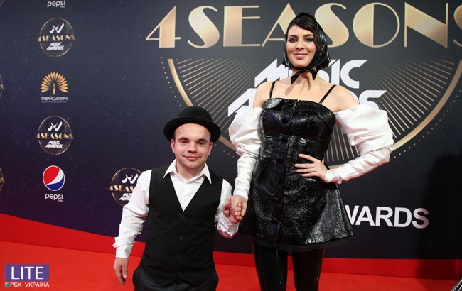 Каменских, Дорофеева, Джамала: фото с красной дорожки M1 Music Awards 2018