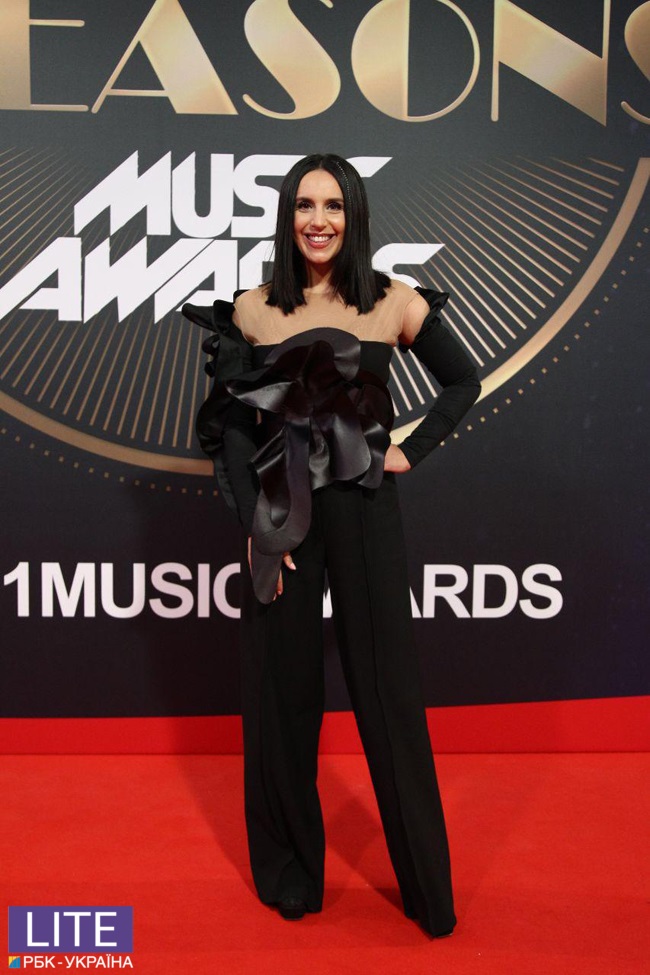 Топ-5 самых ярких нарядов с премии M1 Music Awards 2018