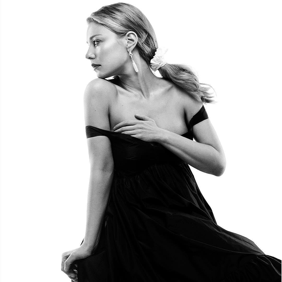 &quot;Сила женщины&quot;: Тина Кароль очаровала сеть откровенным нарядом