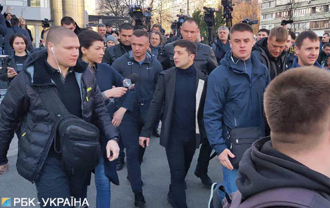 Не розуміє, з ким має справу: блогер про вибір Зеленським клініки для аналізів