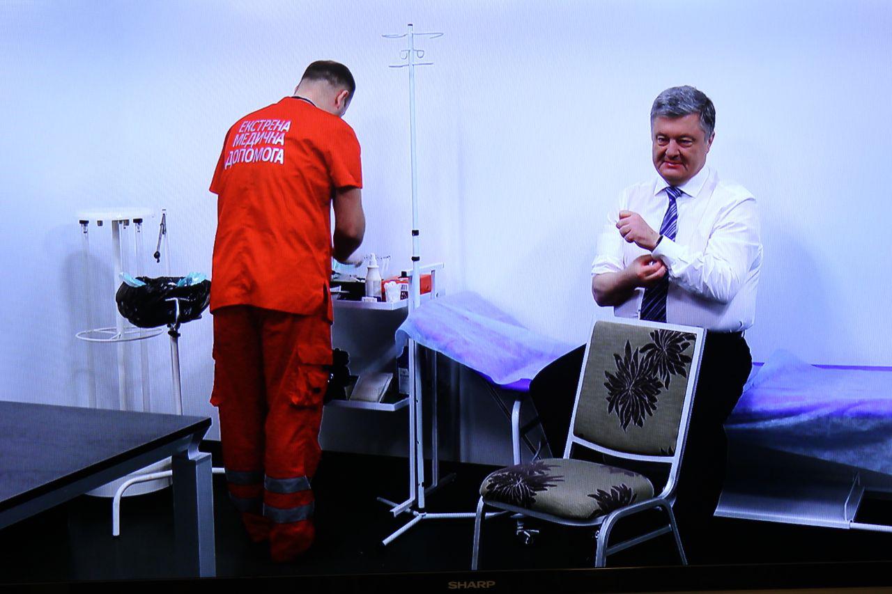 Не розуміє, з ким має справу: блогер про вибір Зеленським клініки для аналізів