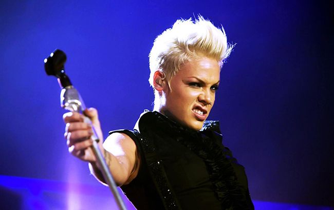 Ненавидела свое тело: знаменитая певица призналась о пережитом выкидыше в 17 лет