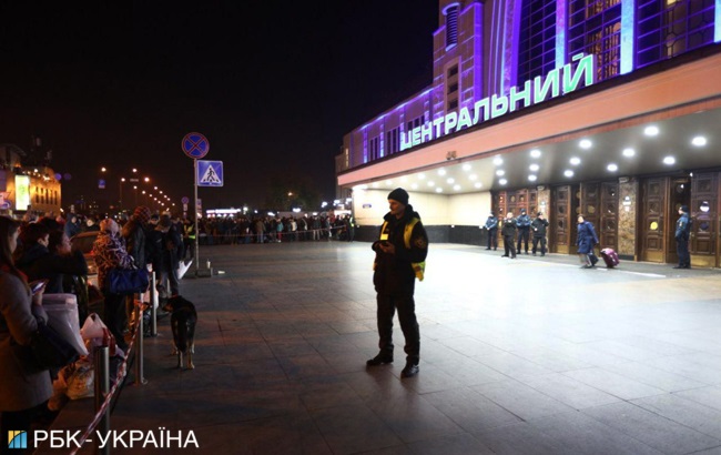 З'явилися фото з замінованого залізничного вокзалу в Києві