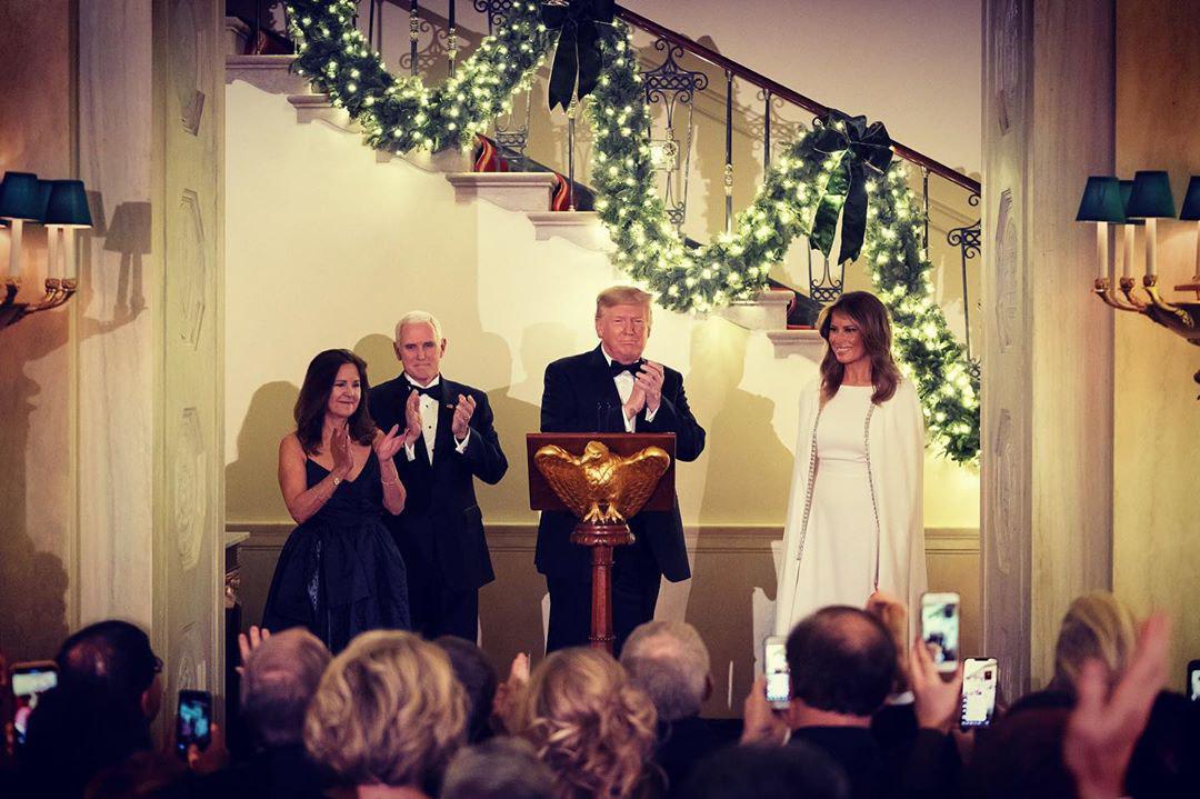 Как невеста: Мелания Трамп поразила нарядом космической стоимости (фото)