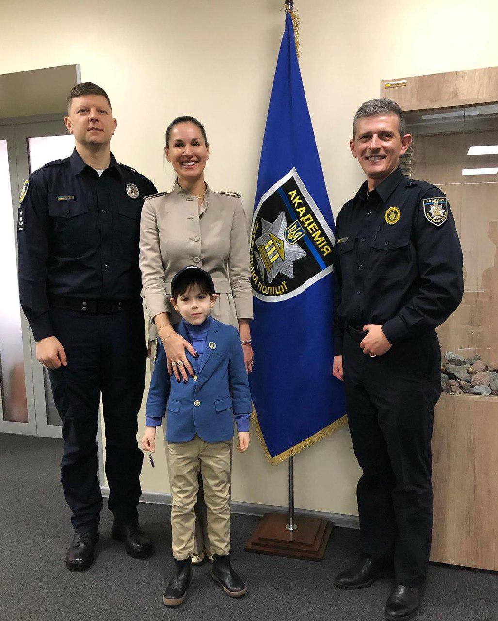 "Молчит шестой час": Ефросинина рассказала о походе с сыном к полицейским