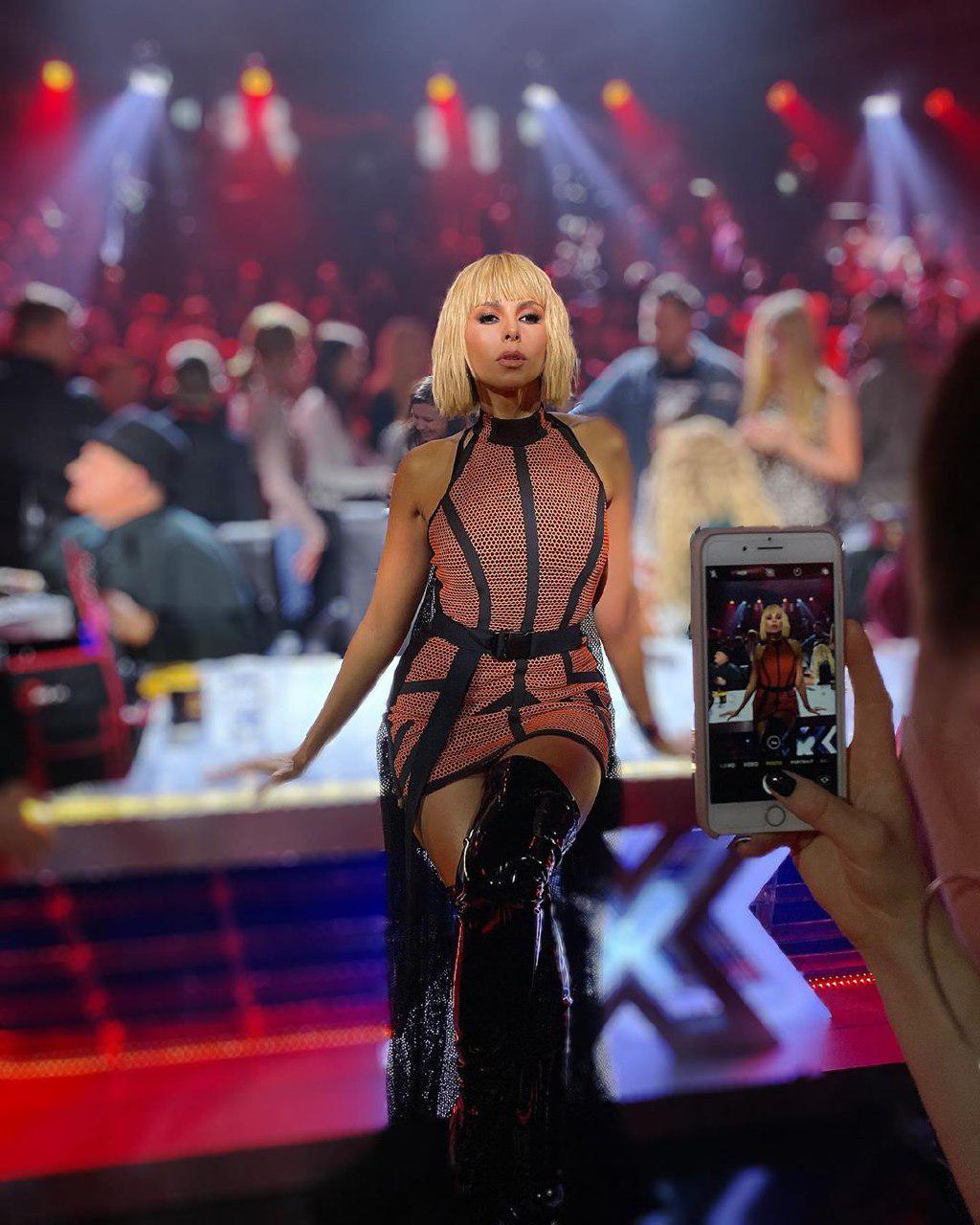 "Страстная и чувственная": Каменских повторила образ Йовович в фильме "Пятый элемент"