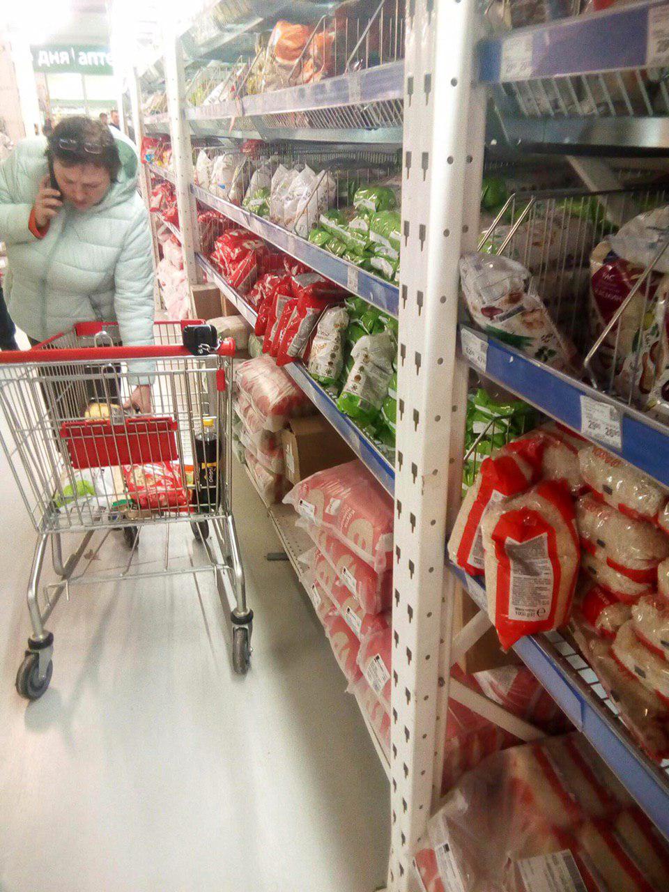 Карантин в Украине: появились новые фото "паникеров" в супермаркетах