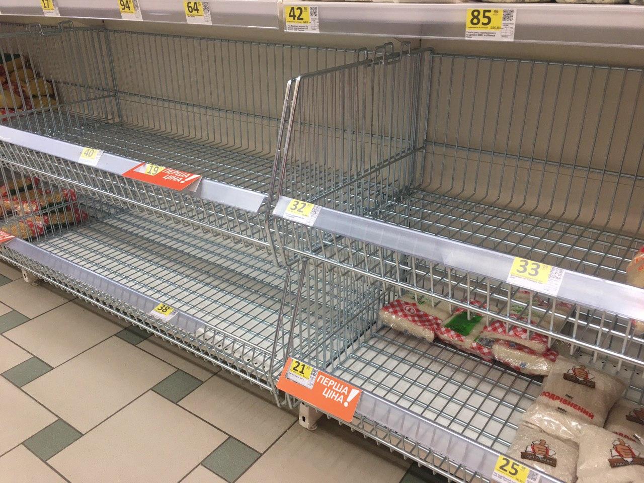Карантин в Украине: что происходит в магазинах сегодня (фото)