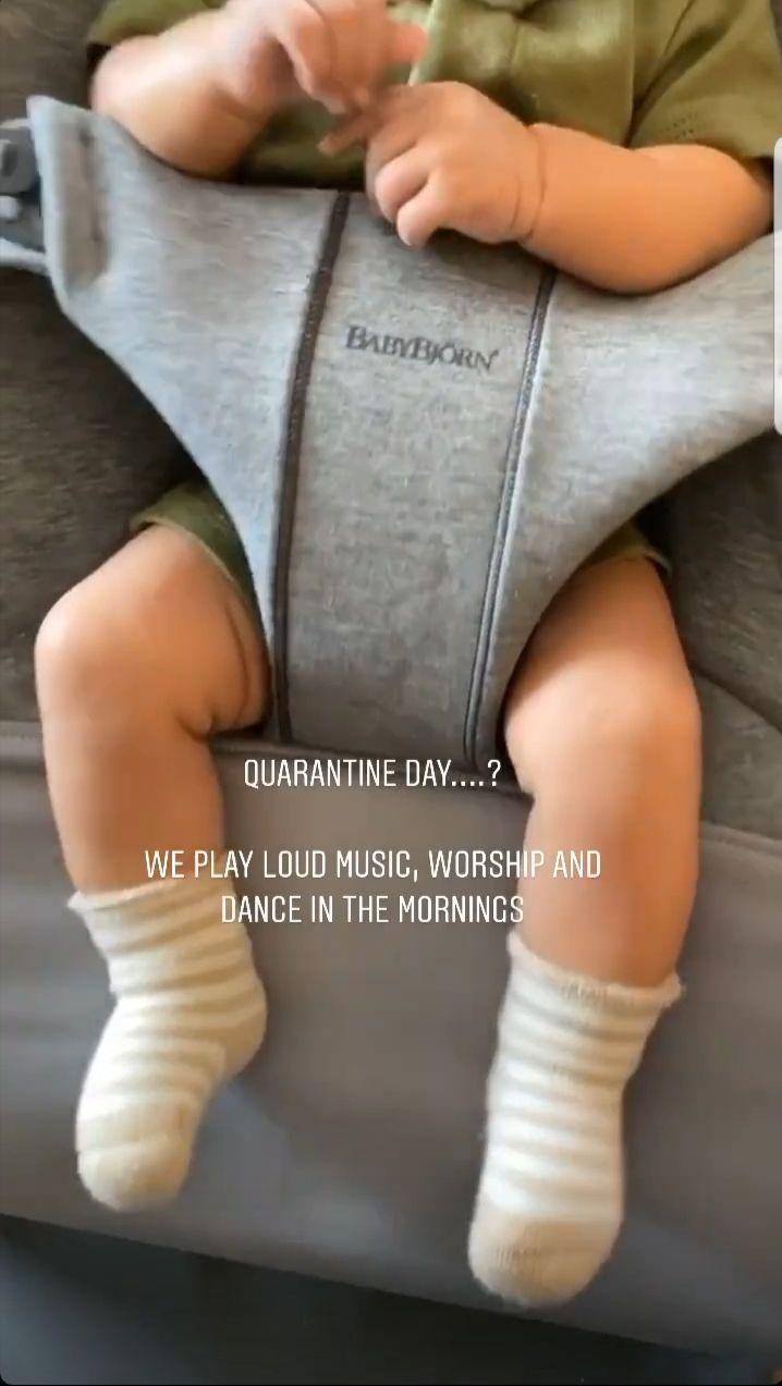 Идеальная мамочка: Эшли Грэм демонстрирует, чем заняться с 2-месячным сыном на карантине