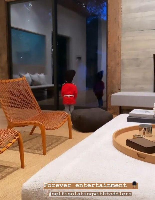 Мамин гвардеец: Роузи Хантингтон-Уайтли умилила новым фото 2-летнего сына от Джейсона Стетхэма