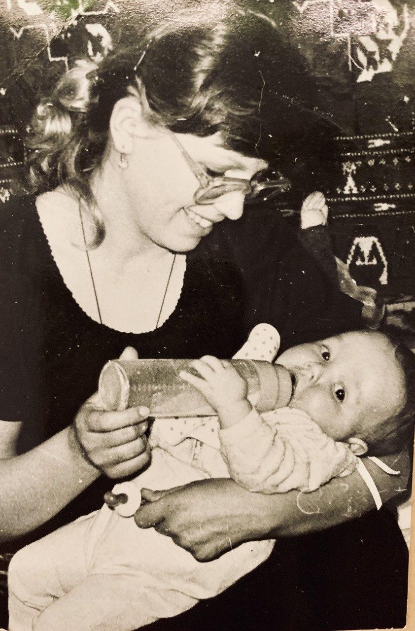 Катерина Кухар зворушила архівними фото з мамою та історією з дитинства