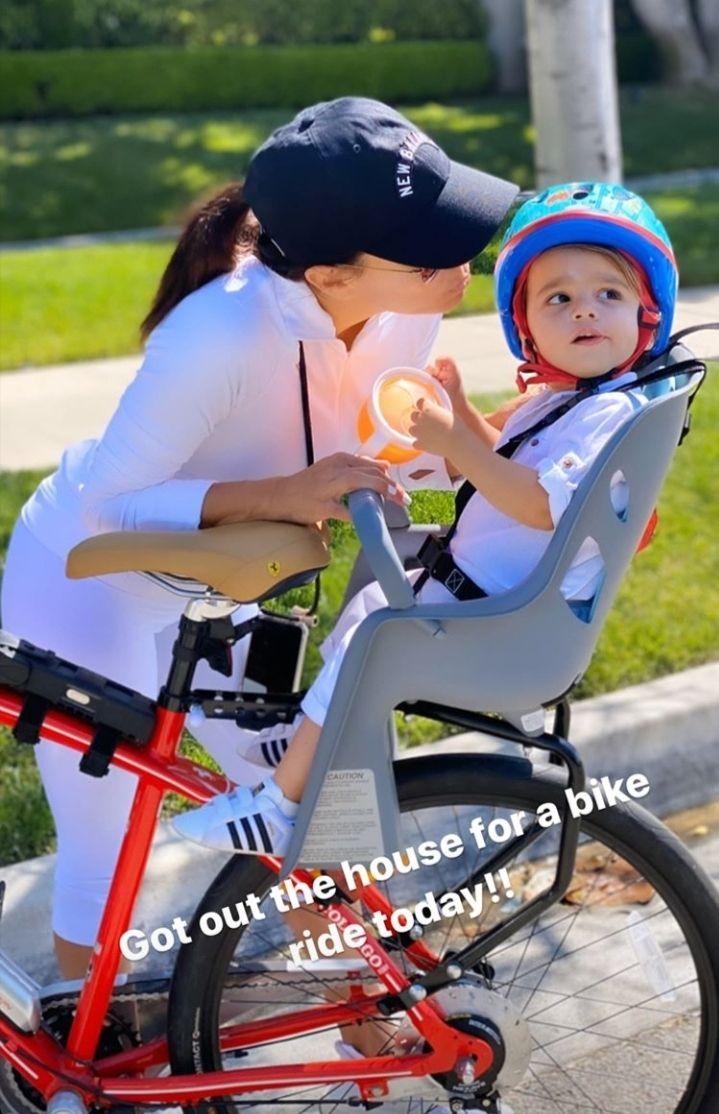 Хорошенький, как и мама: Ева Лонгория умилила сеть красотой подросшего сына